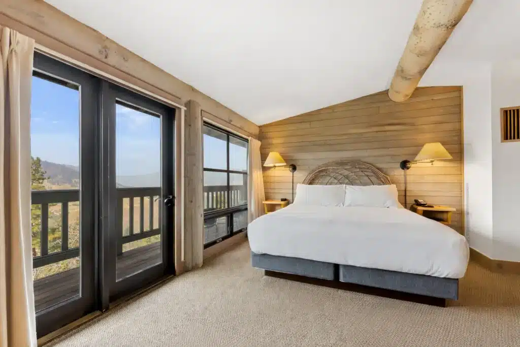 Mt. Gardner King Bed